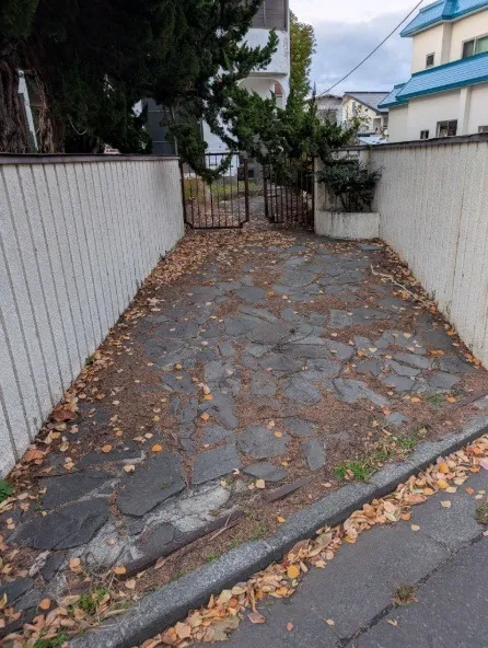 原状の駐車スペースは1台のみ