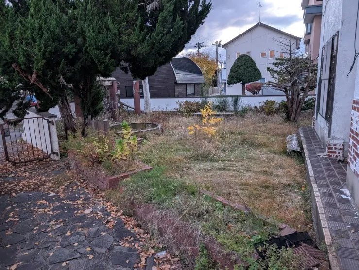 お庭を造作すると駐車スペースが3台ほど増やせます!